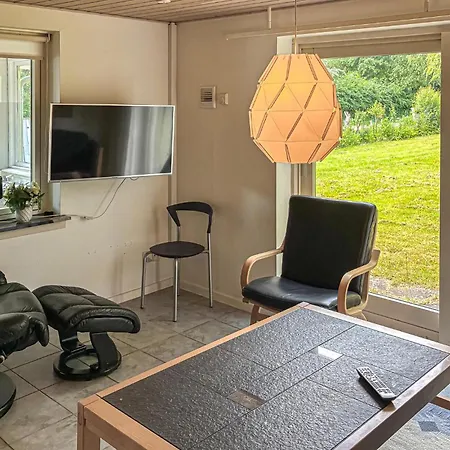 2 Bedroom Awesome In Ferienhaus